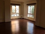 Gazimağusa Baykal mahallesinde caddeye çok yakın, kısmi eşyalı 3+1 kiralık daire