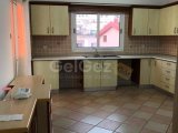 Gazimağusa Baykal mahallesinde caddeye çok yakın, kısmi eşyalı 3+1 kiralık daire