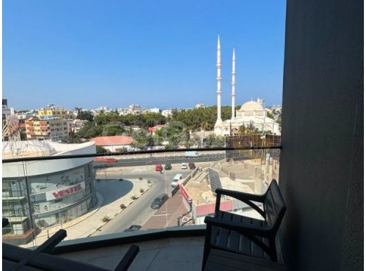 Gazimağusa Caddemde Ada Kent ve batı üniversitesine yürüme mesafesinde, caddeye çok yakın, güney cephede, güvenlik, kapalı otopark, jeneratörlü, eşyalı 3+1 kira