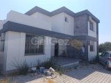 Girne Alsancak'ta 4+1 havuzlu kiralık villa