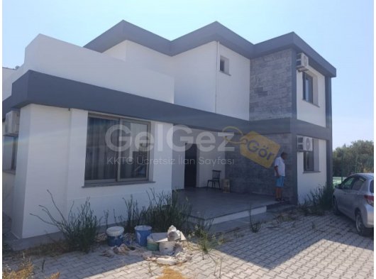 Girne Alsancak'ta 4+1 havuzlu kiralık villa