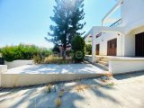 Girne Karaoğlanoğlu bölgesinde eşyasız geniş kiralık 3+2 bahçeli villa!