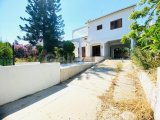 Girne Karaoğlanoğlu bölgesinde eşyasız geniş kiralık 3+2 bahçeli villa!