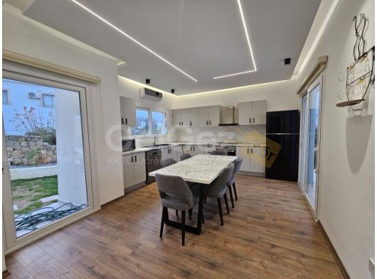 Girne Yeşiltepe'de 3+1 Havuzlu Kiralık Villa