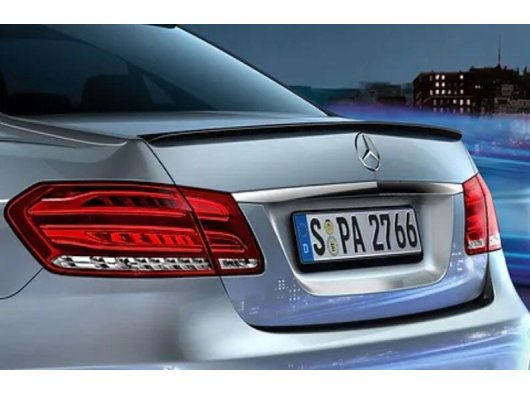 W212 AMG Spoiler Parlak Siyah