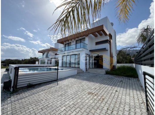 Çatalköy’de Harika Konumda Kiralık 3+1 Eşyalı Villa