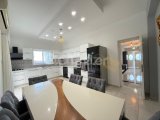 GİRNE KARAOGLANOĞLU BÖLGESİNDE GÜNLÜK KİRALIK 5+1 VİLLA