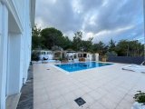 GİRNE KARAOGLANOĞLU BÖLGESİNDE GÜNLÜK KİRALIK 5+1 VİLLA