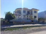 Girne Lapta'da Hayalinizdeki Deniz ve Dağ Manzaralı Villa!