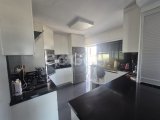 Girne Merkez Akpınar Pastanesi Üstü Harika Konumda 3+1 Full Eşyalı Daire Kiralık!