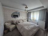 Girne Merkez Akpınar Pastanesi Üstü Harika Konumda 3+1 Full Eşyalı Daire Kiralık!