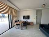 GİRNE MERKEZ'DE GENİŞ BALKONLU ÇİFT BANYOLU FULL EŞYALI KİRALIK REZİDANS DAİRE