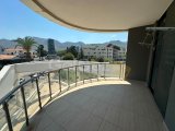 GİRNE MERKEZ'DE GENİŞ BALKONLU ÇİFT BANYOLU FULL EŞYALI KİRALIK REZİDANS DAİRE