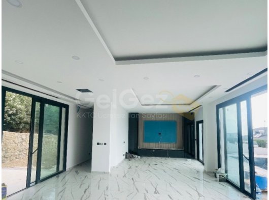 Girne Çatalköy'de Deniz Manzaralı Lüks Villa Satılık!