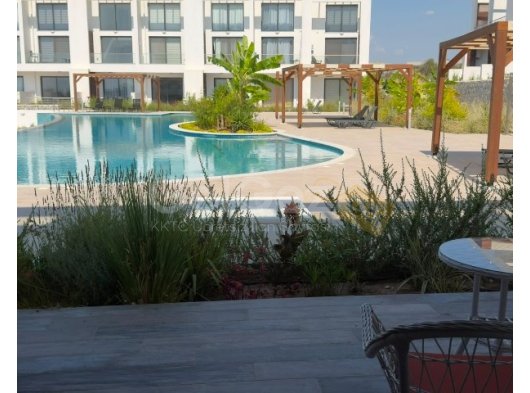 Esentepe havuzlu sitede full döşenmiş kiralık stüdyo daire
