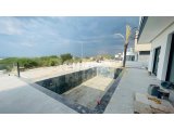 Girne Çatalköy'de Deniz Manzaralı Lüks Villa Satılık!