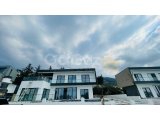 Girne Çatalköy'de Deniz Manzaralı Lüks Villa Satılık!
