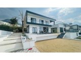 Girne Çatalköy'de Deniz Manzaralı Lüks Villa Satılık!