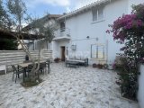 Küçük Kaymaklı'da Ana Yola Cephe, Geniş Bahçeli, Kiralık 140 m² Ticari Dükkan