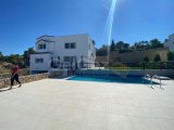GİRNE'DE KİRALIK GENİŞ 5+2 VİLLA