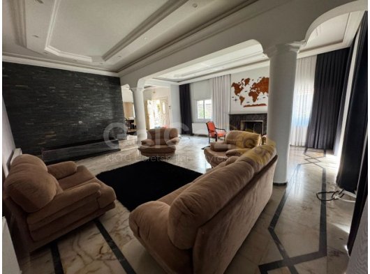 GAZİMAĞUSA GÜLSEREN 350m KARE TRIPLEX 6+1 ANAHTAR TESLİM VİLLA