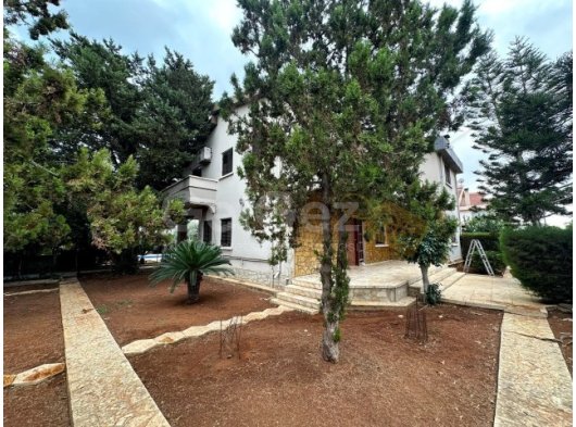 Yeniboğaziçinde Satılık 3+2 Havuzlu Villa