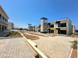 KIBRIS GIRNE ALASANCAK BOLGESINDE, YÜZME HAVUZLUŞ, EŞYASIZ 2+1 DAIRE SATILIKTIR