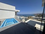 Girne Merkez'de Birinci Sırada Satılık Özel Havuzlu 3+1 Lüks Penthouse