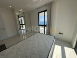 Girne Merkez'de Birinci Sırada Satılık Özel Havuzlu 3+1 Lüks Penthouse