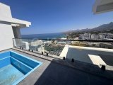 Girne Merkez'de Birinci Sırada Satılık Özel Havuzlu 3+1 Lüks Penthouse