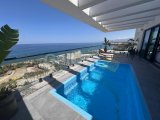 Girne Merkez'de Birinci Sırada Satılık Özel Havuzlu 3+1 Lüks Penthouse