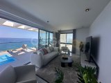 Girne Merkez'de Birinci Sırada Satılık Özel Havuzlu 3+1 Lüks Penthouse
