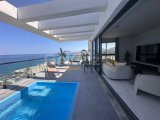 Girne Merkez'de Birinci Sırada Satılık Özel Havuzlu 3+1 Lüks Penthouse