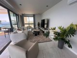 Girne Merkez'de Birinci Sırada Satılık Özel Havuzlu 3+1 Lüks Penthouse