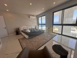 Girne Merkez'de Birinci Sırada Satılık Özel Havuzlu 3+1 Lüks Penthouse