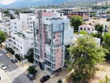 Girne'nin merkezinde deniz manzaralı 2+1 satılık daire!
