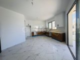 Girne Lapta'da Deniz Manzaralı Satılık 1+1 Daire