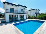Girne'nin Karşıyaka bölgesinde satılık havuzlu 3+1 villa!