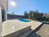 Girne/Çatalköy'de satılık 3+1 özel havuzlu villa
