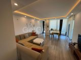 Girne merkezde lüks sitede kiralık geniş daire