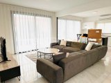 Girne'nin Karşıyaka bölgesinde satılık havuzlu 3+1 villa!