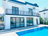 Girne'nin Karşıyaka bölgesinde satılık havuzlu 3+1 villa!