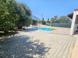 Girne Lapta Anayol Üzeri Ticari İzinli Satılık 4+1 Villa