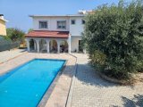Girne Lapta Anayol Üzeri Ticari İzinli Satılık 4+1 Villa