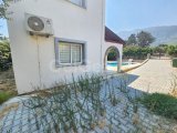 Girne Lapta Anayol Üzeri Ticari İzinli Satılık 4+1 Villa