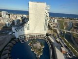 Grand Sapphire'da 23. katta, muhteşem deniz ve ana havuz manzarasına sahip 1+1 daire satılıktır.