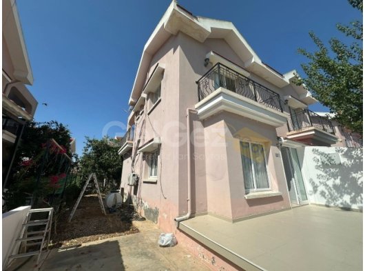 KAÇIRILMAYACAK FIRSAT! İSKELE’DE ORTAK HAVUZLU 2+1, 3 BANYOLU KİRALIK VİLLA