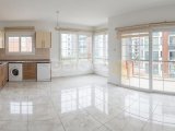 GİRNE MERKEZDE MUHTEŞEM LOKASYONDA SATILIK 3+1 FIRSAT DAİRE