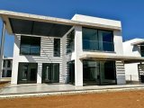 İskele, Long Beach, La İsla Villas sitesinde satılık 5+1 villa. Teslime Hazır