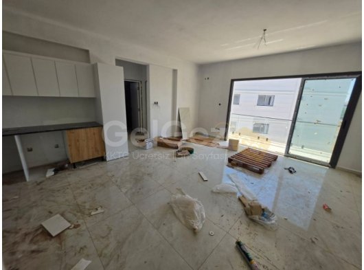 MAGUSA CANAKKALE BOLGESINDE 2+1 SATILIK DAIRE 1/2 AYA TESLIMDIR. 85 M2 85.000 £ 5 KATLI BİNA ASANSÖRLÜ CITY MALL AVM YE 5 DK MESAFEDE